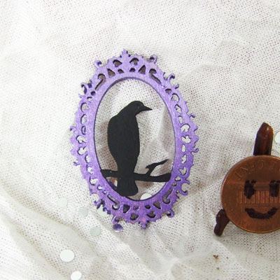 Purple frame with a Black Crow - Halloween Wreath 1:12 - Click Image to Close